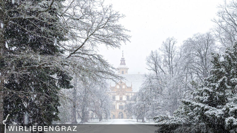 Schnee im Schlosspark Eggenberg